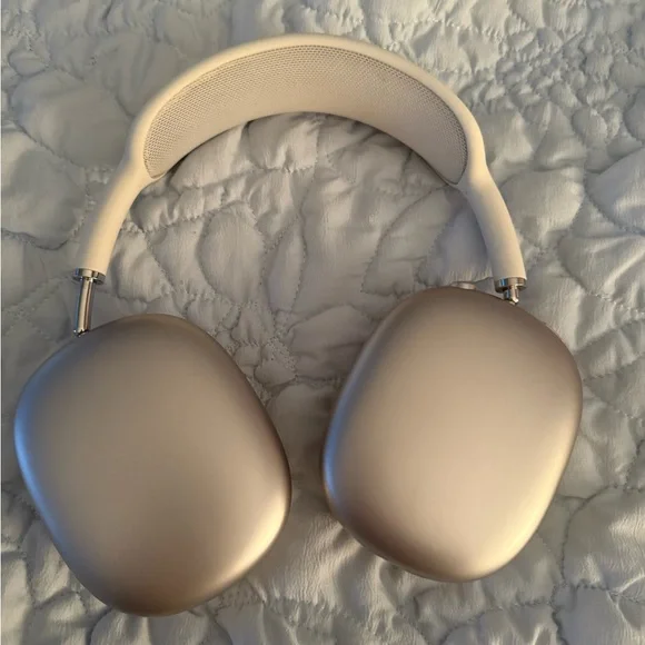 Air Pod Max Headphones - Picture 2 of 8